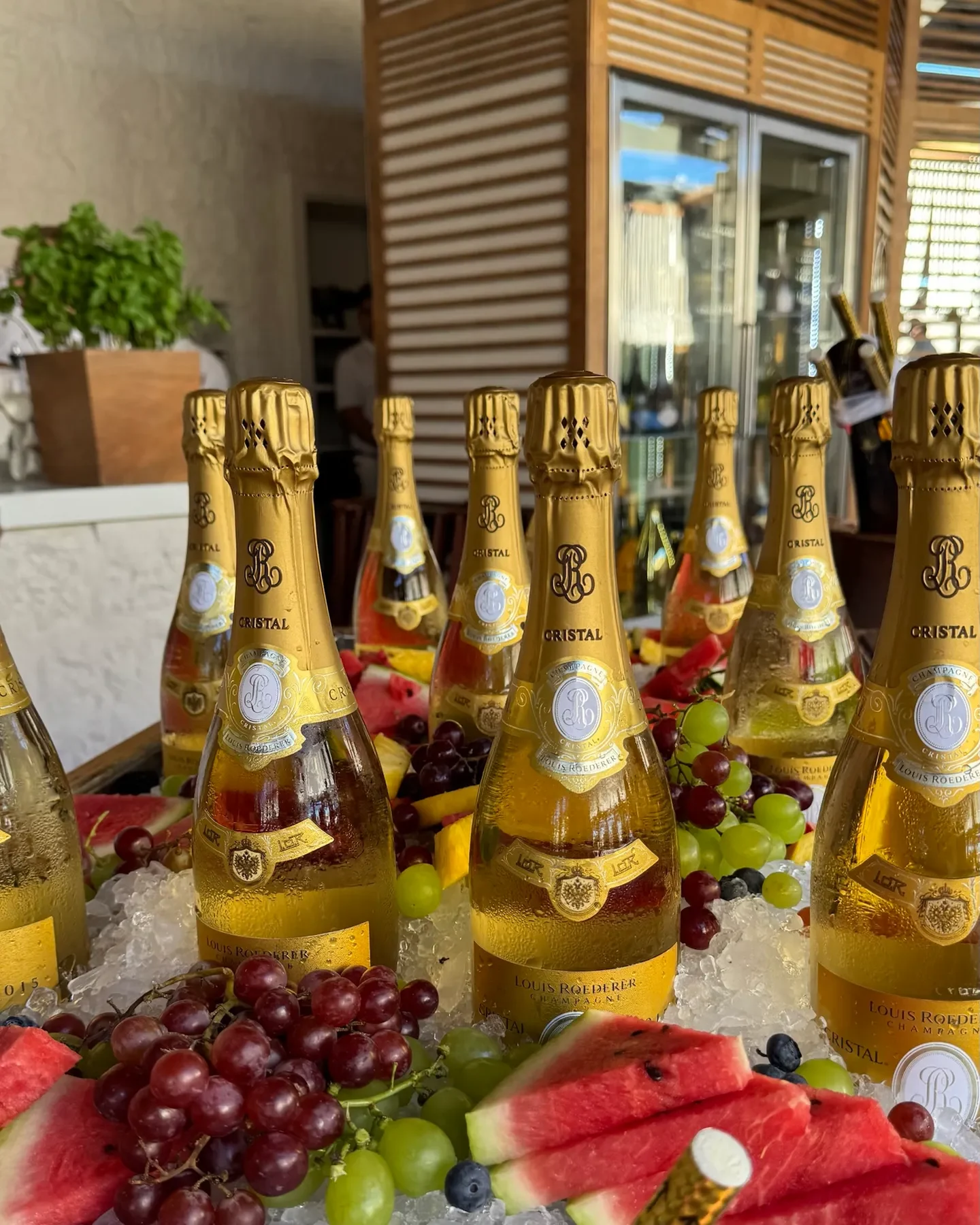 Bouteilles de champagne Cristal sur glace