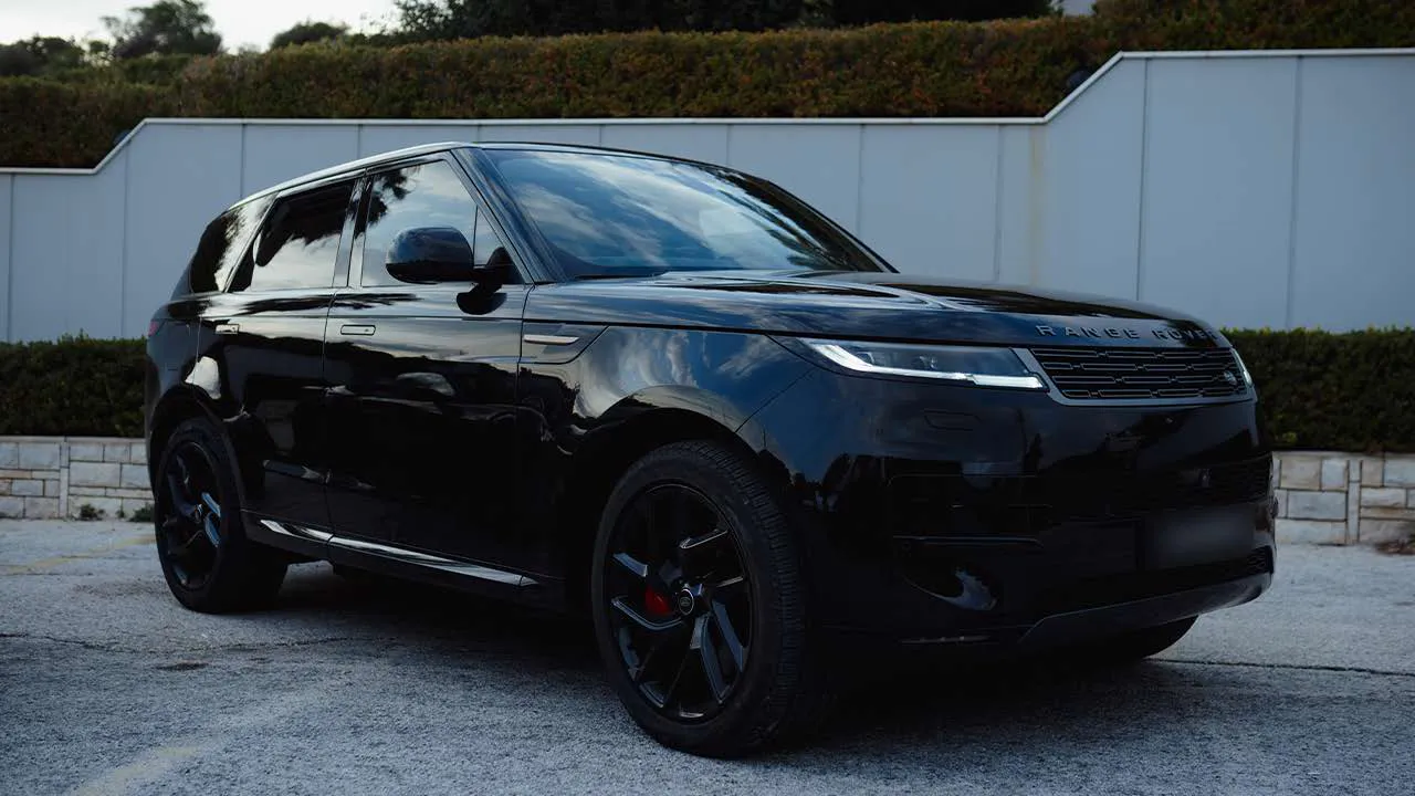 Range Rover noir, modèle 2024