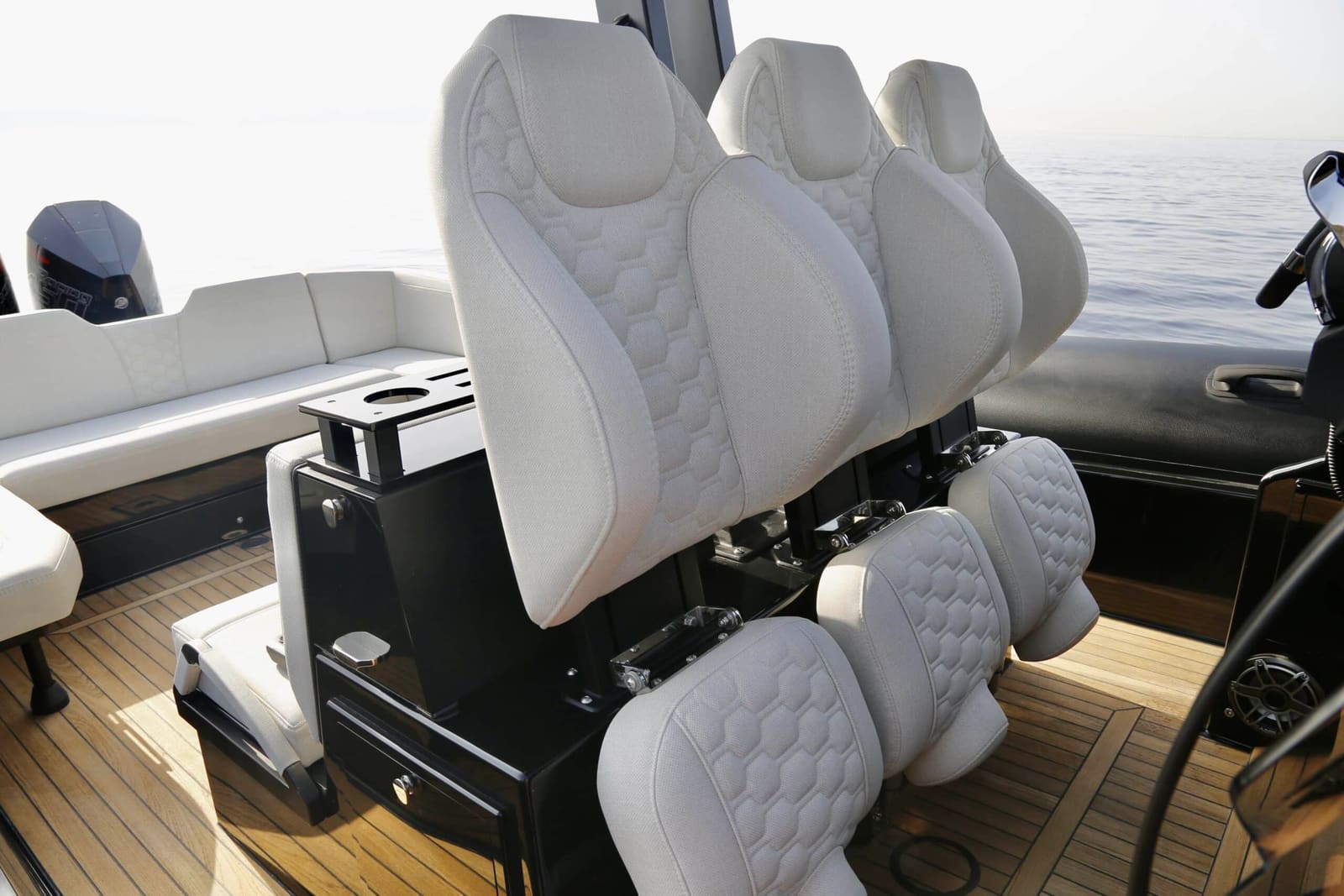 Technohull Explorer 40, foto 3